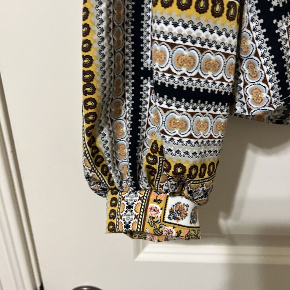 Dee Dee Women’s Black Multi ColorLong Sleeve Cropped Blouse Size Medium - Picture 4 of 5
